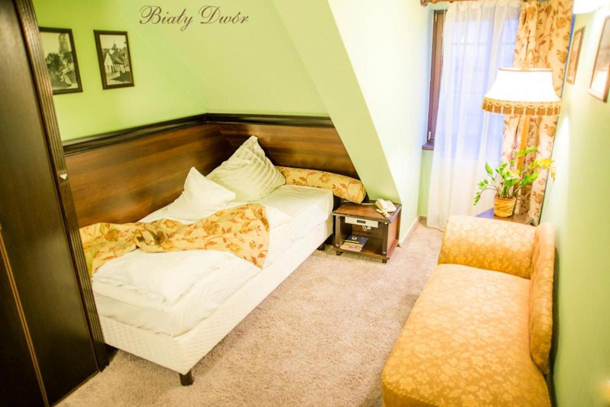 Bialy Dwor Bed & Breakfast Квидзин Екстериор снимка