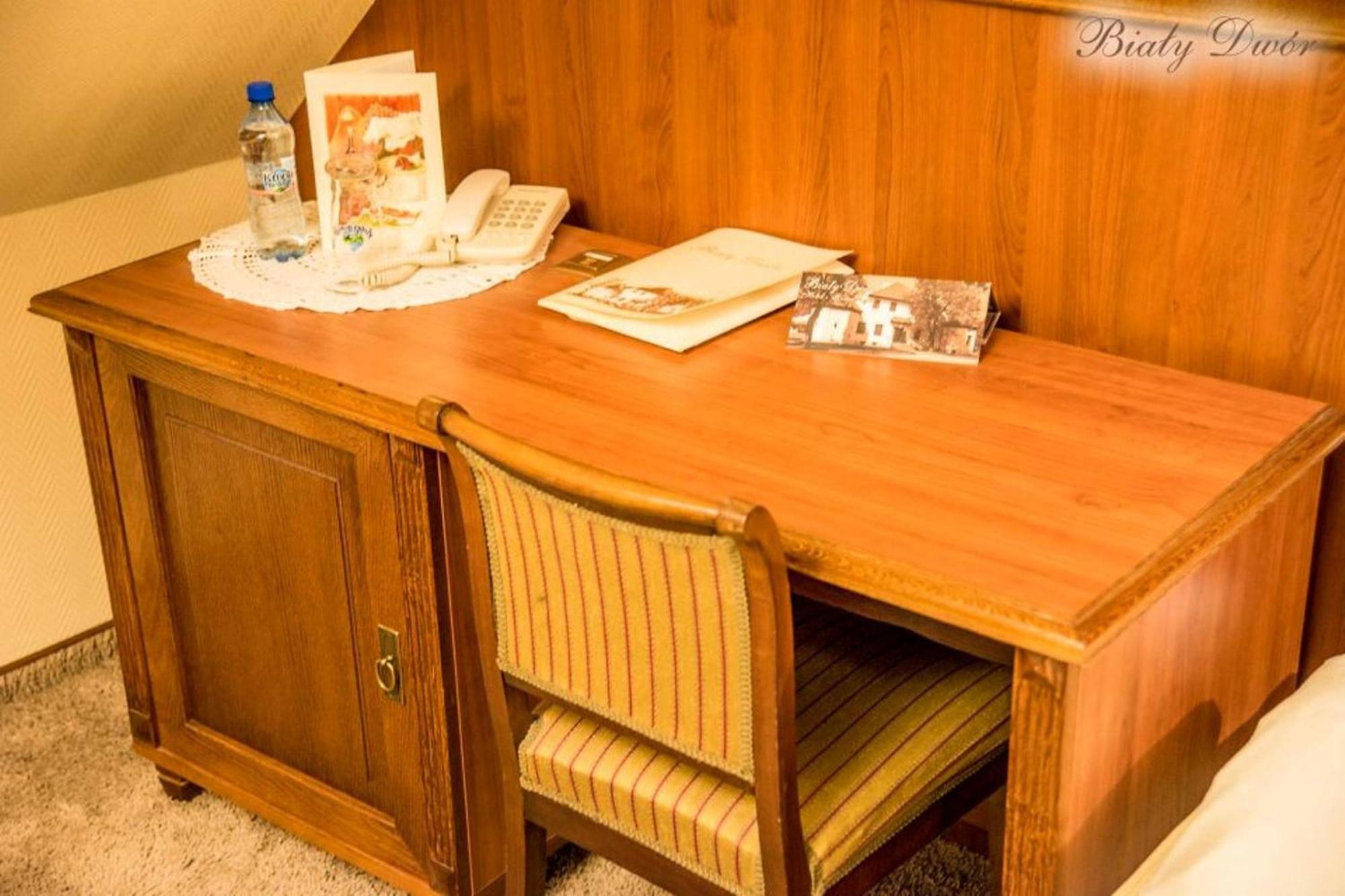 Bialy Dwor Bed & Breakfast Квидзин Екстериор снимка