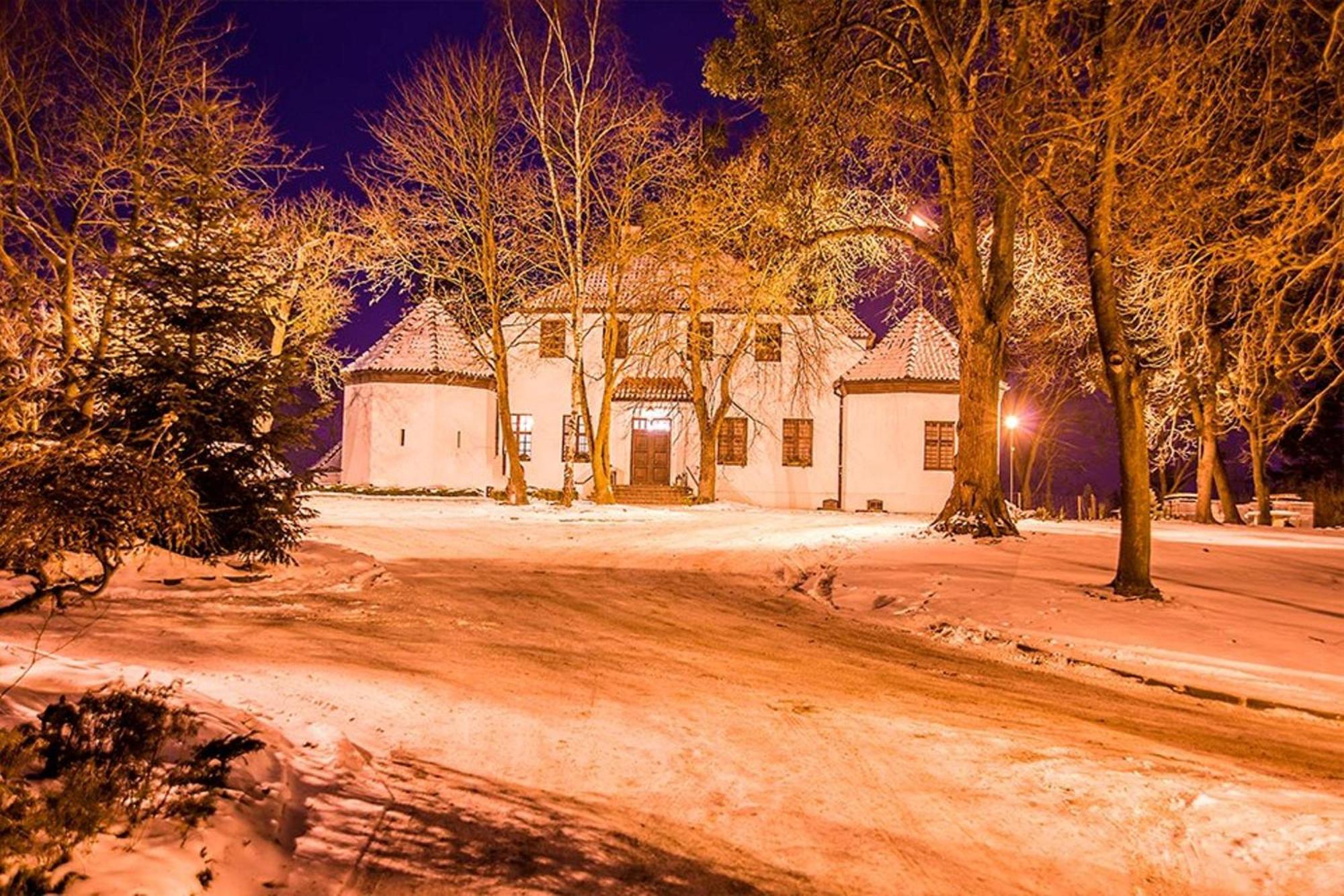 Bialy Dwor Bed & Breakfast Квидзин Екстериор снимка