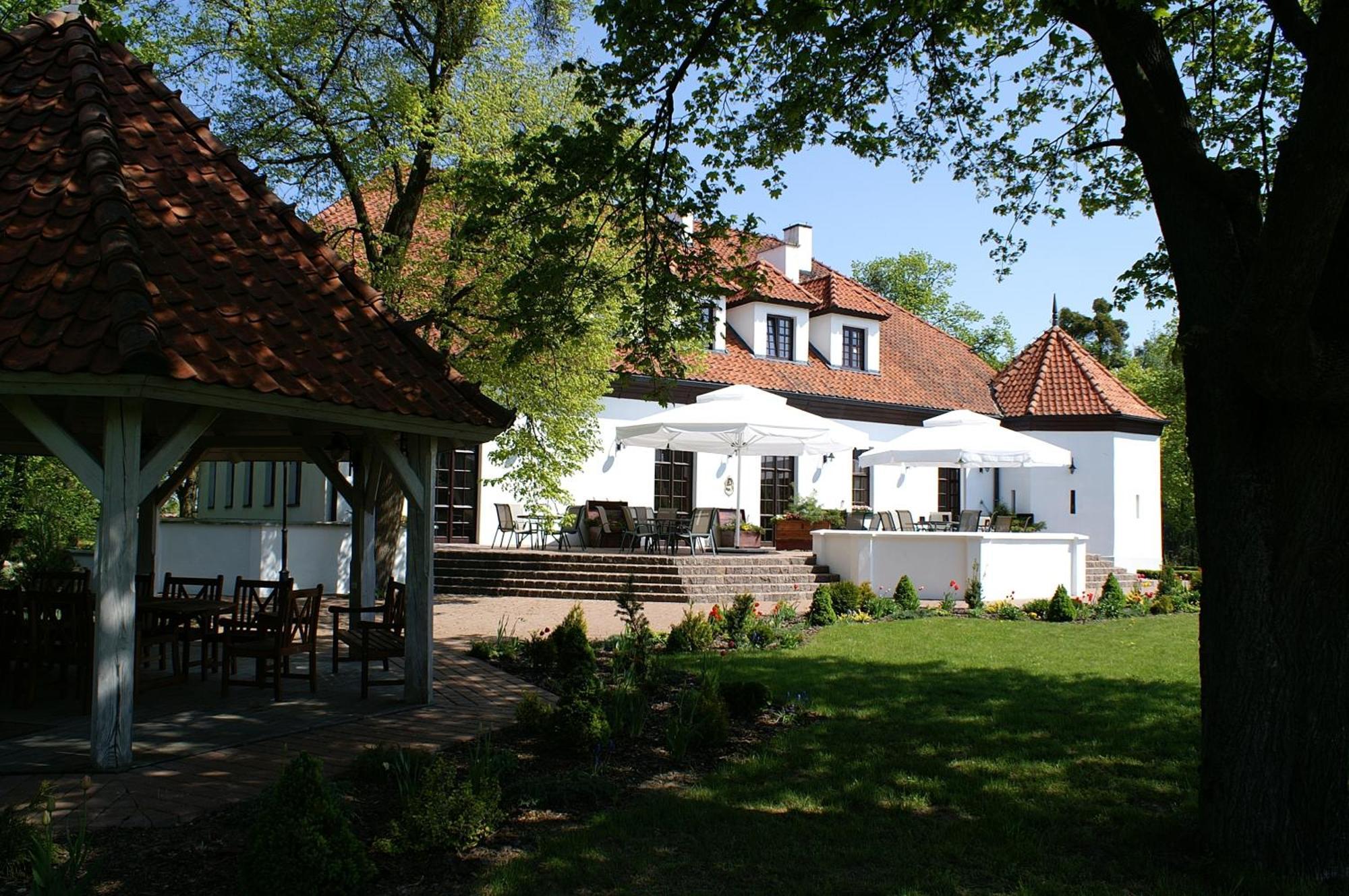 Bialy Dwor Bed & Breakfast Квидзин Екстериор снимка