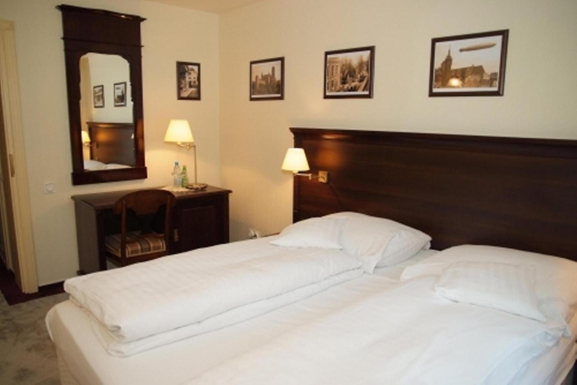 Bialy Dwor Bed & Breakfast Квидзин Екстериор снимка