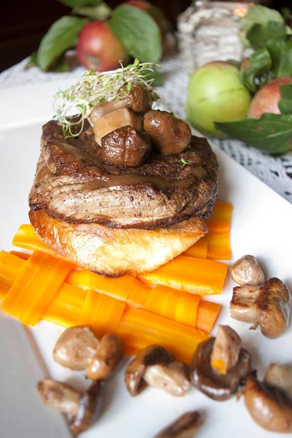 Bialy Dwor Bed & Breakfast Квидзин Екстериор снимка