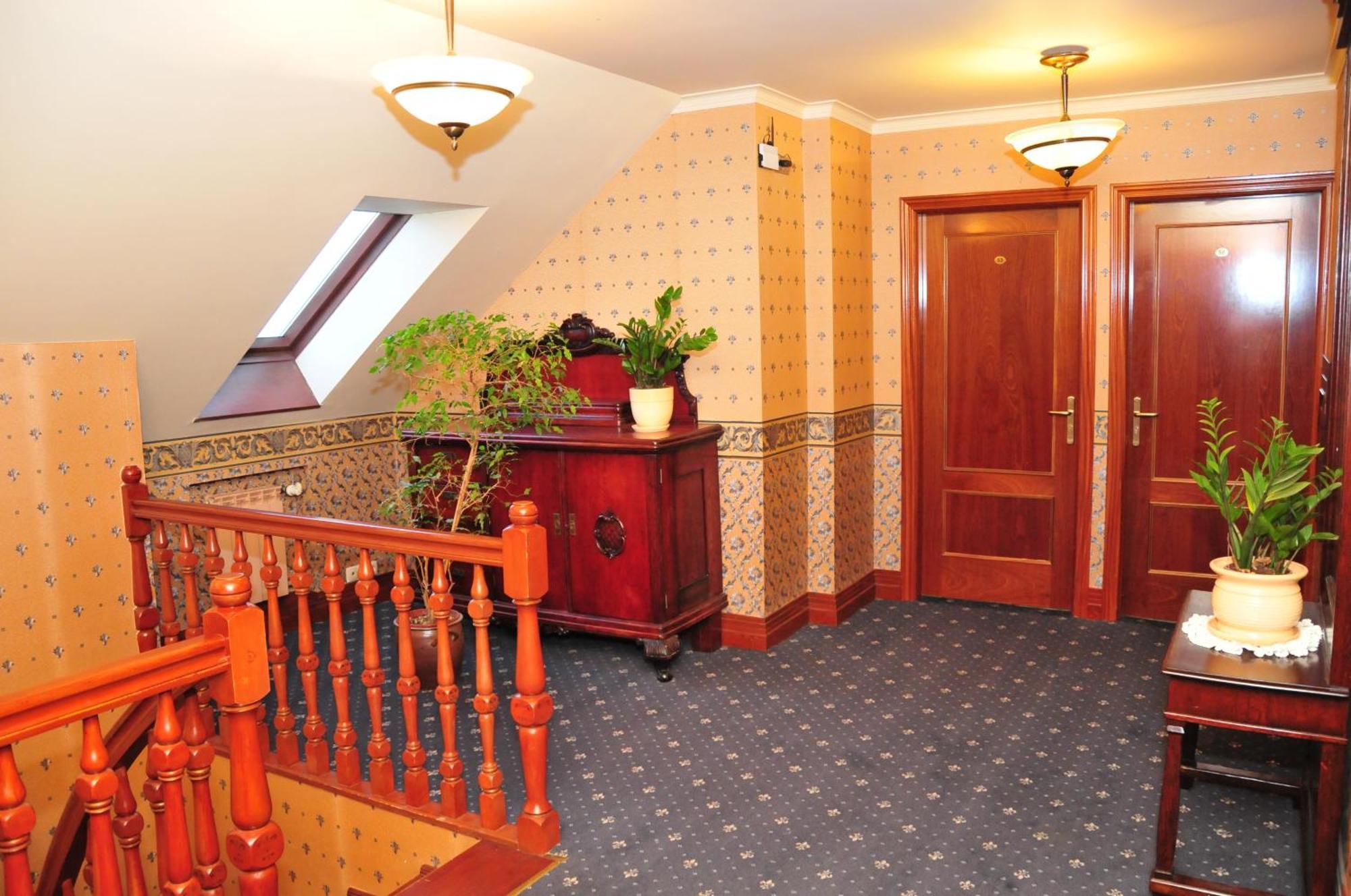 Bialy Dwor Bed & Breakfast Квидзин Екстериор снимка