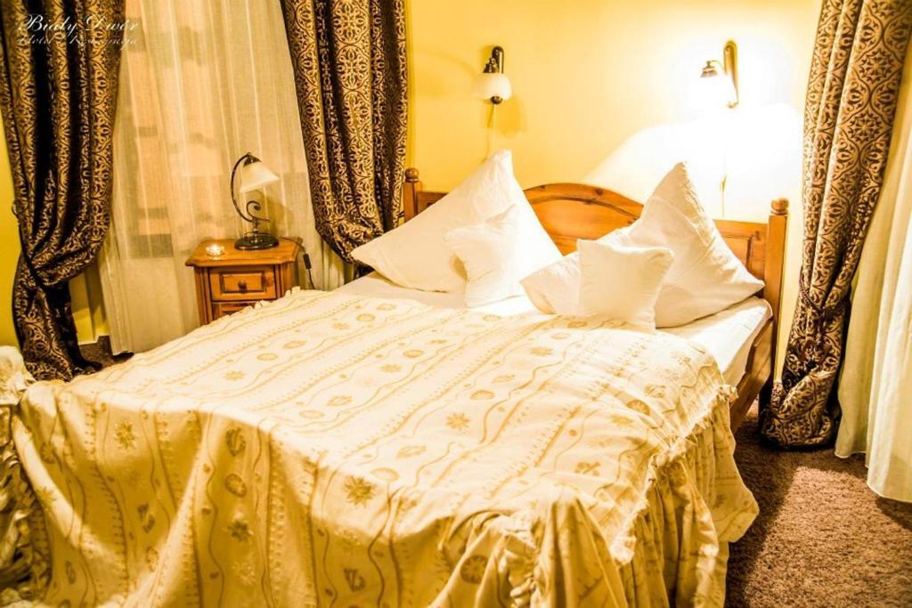 Bialy Dwor Bed & Breakfast Квидзин Стая снимка