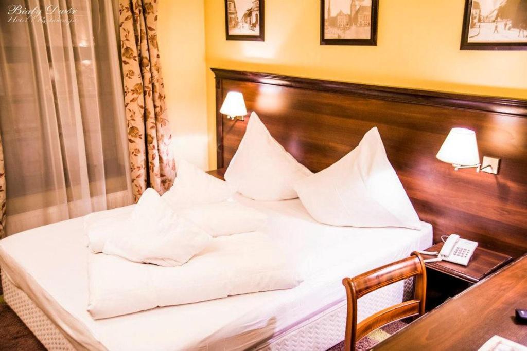 Bialy Dwor Bed & Breakfast Квидзин Стая снимка