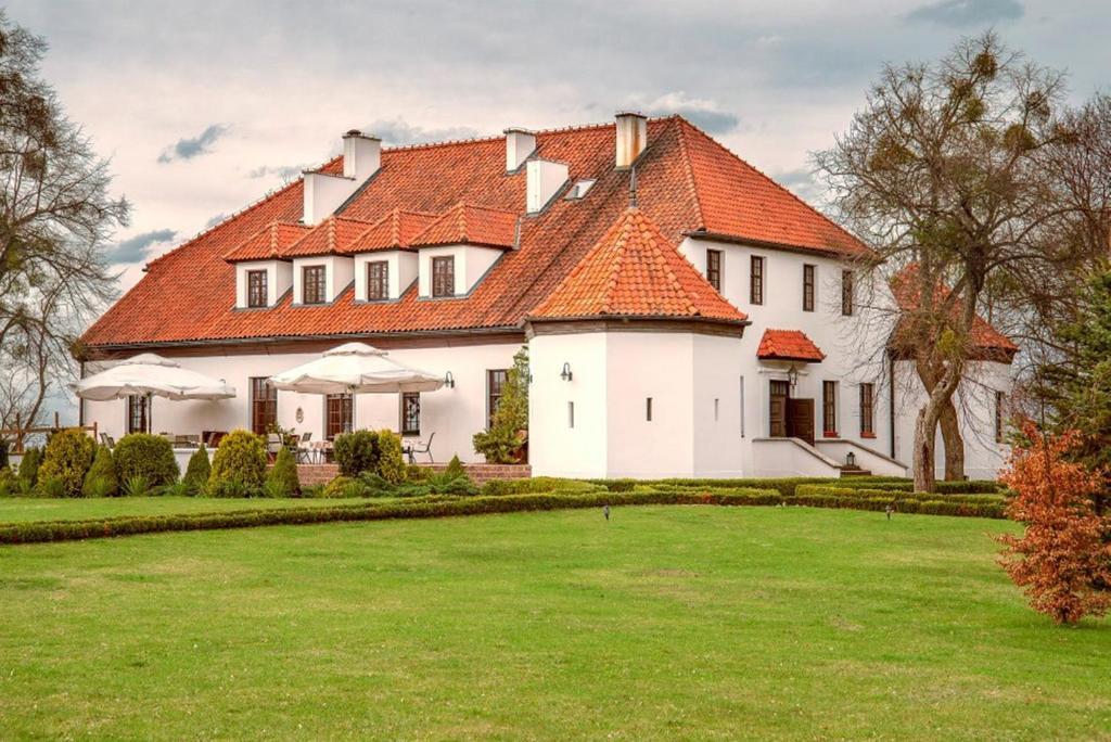 Bialy Dwor Bed & Breakfast Квидзин Екстериор снимка