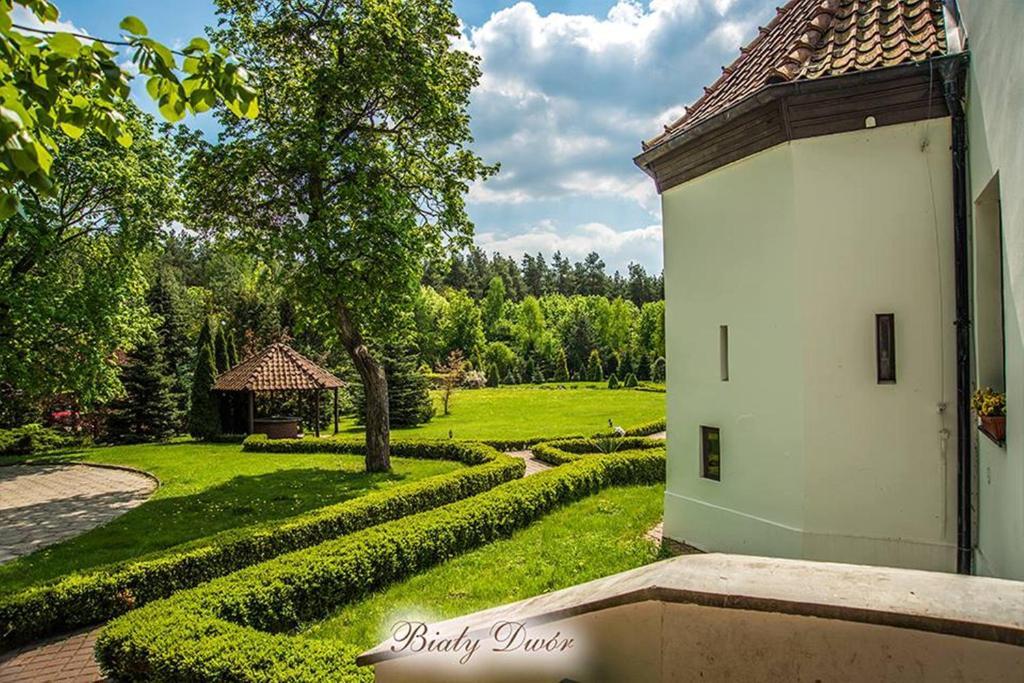 Bialy Dwor Bed & Breakfast Квидзин Екстериор снимка