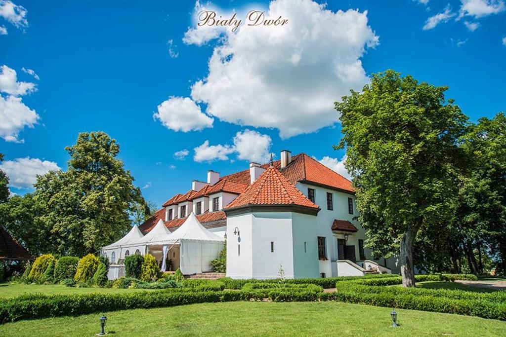 Bialy Dwor Bed & Breakfast Квидзин Екстериор снимка