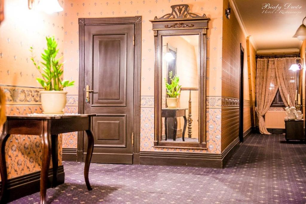 Bialy Dwor Bed & Breakfast Квидзин Екстериор снимка